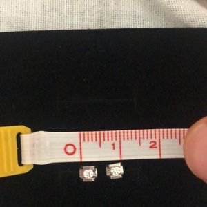 Beautiful diamond earrings on 15 k white gold